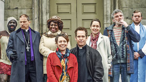 Mick (Jimmy Akingbola, vas.), Robert (Simon McBurney), Adoha Onyeka (Ellen Thomas), Alex Smallbone (Olivia Colman), Adam Smallbone (Tom Hollander), Ellie Pattman (Lucy Liemann), Colin Lambert (Steve Evets) ja Nigel McCall (Miles Jupp). Piskuisen lontoolaiskirkon penkeissä ei ole hulinaa, mutta pastori Adam Smallbonen elämässä sitäkin enemmän.