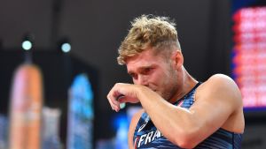 Kevin Mayer var förkrossad när han insåg att en skada stoppade honom i tiokampen. Kevin Mayers skada hindrade fortsatt kamp