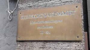 Konkordiahemmet grundades 1928 och skulle ha fyllt 90 år i år. Anställda vittnar om dålig inomhusluft i den gamla byggnaden. Konkordiahemmet stängde i december 2017.