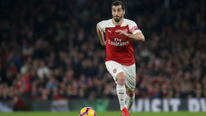 Henrikh Mkhitaryan. Hnerikh Mkhitaryan driver med bollen.