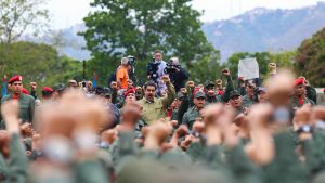 Maduro talade till soldater i Caracas onsdagen 30.1. Maduro talade till soldater i Caracas onsdagen 30.1.