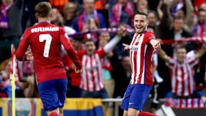 Saul Niguez och Antoine Griezmann firar. Saul Niguez firar sitt mål med Antoine Griezmann.