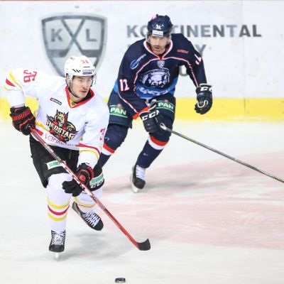 Joonas Järvinen spelar ishockey i Kina.