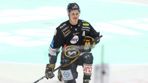 Jesse Puljujärvi har uppgett att han stortrivdes i Kärpät. Jesse Puljujärvi håller tungan rätt i mun.