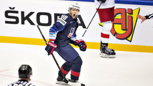 Patrick Kane ska försöka leda USA till ett efterlängtat guld. Patrick Kane firar mål.