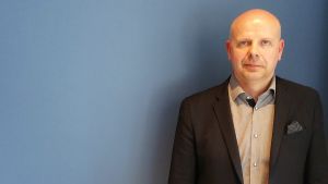 Svenska kulturfondens utbildningsombudsman Berndt-Johan Lindström ser att de måste vara tydliga i sina motiveringar för att mottagarna ska ha rätt förväntningar på projektens längd. Berndt-Johan Lindström