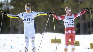 Matias Stramdvall gick i mål tillsammans med Lasse Paakkonen. Matias Strandvall och Lasse Paakkonen.