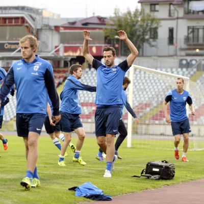 Finland är på plats i Bukarest för landslagets näst sista match i EM-kvalgruppen.