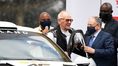 Sobieslaw Zasada talar med Jean Todt.