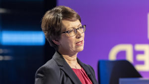 Kristdemokraternas partiordförande Sari Essayah. Sari Essayah puoluejohtajien vaalitentissä 19.03.2019 Yle Studio 2 eduskuntavaalit 2019.