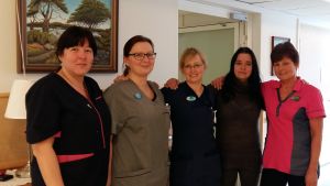 Linda Aspö-Mattans, Annica Åstrand, Lotta Wikars-Backholm, Ann-Louise Gädda och Helene Fiskars trivs med sina jobb på Lärknäs, men önskar sig ett friskt hus. Linda Aspö-Mattans, Annica Åstrand, Lotta Wikars-Backholm, Ann-Louise Gädda och Helene Fiskars trivs med sina jobb på Lärknäs, men önskar sig ett friskt hus.