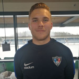 Benjamin Källman på pressträffen inför lördagens Åboderby. Benjamin Källman