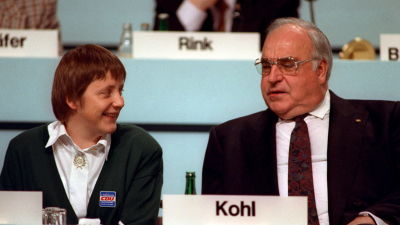 Angela Merkel tillsammans med dåvarande förbundskansler Helmut Kohl år 1991