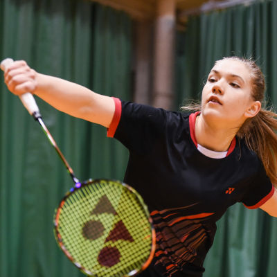 Airi Mikkelä är duktig på badminton.