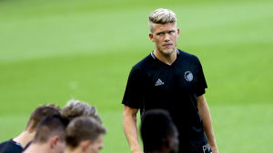 Andreas Cornelius, målspottare. Andreas Cornelius är anfallare i FC Köpenhamn.