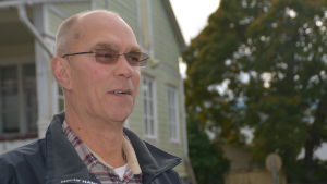 Mårten Österlund tror att ett taxisamarbete i Raseborg är det bästa sättet att klara trafiken på. Taxiföretagare Mårten Österlund.