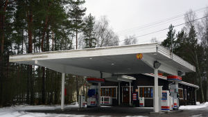 Många Teboilmackar har stängt. Också macken i Lappvik. Obemannad bensinstation.
