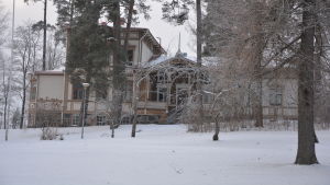 Villa Ormnäs i Ekenäs fylls av tjänstemän som jobar med social- och hälsovården i Raseborg. Villa Ormnäs i Ekenäs.