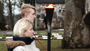 Processionen passerar Sibbo gamla kyrka i Nickby. Via Crucis utanför Sibbo gamla kyrka i Nickby.