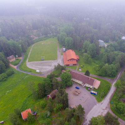 Helikopterbild av Snappertuna skola