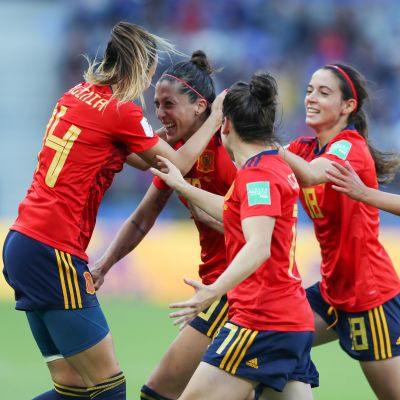 Spanien forar sitt tredje mål mot Sydafrika i dam-VM i fotboll 2019.