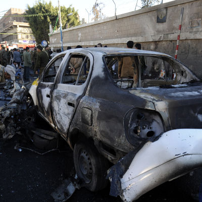 Skador efter en bililbomb i Jemens huvudstad Sanaa 7 januari 2015.