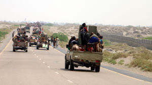 Jemenitiska regeringssoldater på väg mot Hodeidah Framryckande saudiledda styrkor är nu endast 20 kilometer från Hodeidah