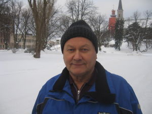 Stadsstyrelseordförande Jouko Kavander (SDP) säger att, en flygplats kunde byggas i Hangö. SDP:s Jouko Kavander i Hangö
