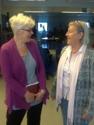 Psykoterapeuterna Monica Halinen och Clara Wickstöm jobbar båda kroppsorienterat Monica Halinen och Clara Wickström
