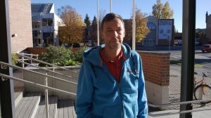 Äldre kriminalkonstapel Kaj Nyman i Jakobstad - (Copyright: Yle/Sanna Rönn) Äldre kriminalkonstapel Kaj Nyman i Jakobstad
