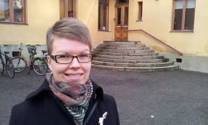 Högre krav i undervisningen skulle öka motivationen och studietakten, anser Erika Forsblom som studerar teologi och psykologi.