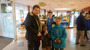 Kristoffer, Filip, Samuel och Jeremia Streng kom för att bada Christoffer Streng, Filip Streng, Samuel Streng och Jeremia Streng