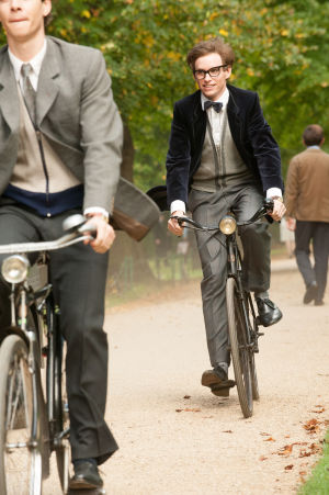 Eddie Redmayne elokuvassa Kaiken teoria.