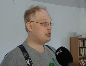 Pertti Kurikan Nimipäivien basisti Sami Helle on tuttu näky Helsingin Resonaarin musiikkikoulussa Pertti Kurikan Nimipäivien basisti Sami Helle on tuttu näky Helsingin Resonaarin musiikkikoulussa