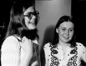 Jääkärin morsian -näytelmän yleisöä (1972).