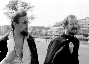 Kalle Holmberg ja Mats Långbacka kävelevät Turussa (1972).