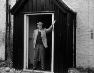 Alex Cambell kertoo nähneensä hirviön useasti — ensimmäisen kerran jo vuonna 1934. Veneenhoitaja Alex Cambell kertoo nähneensä hirviön useasti — ensimmäisen kerran jo vuonna 1934.