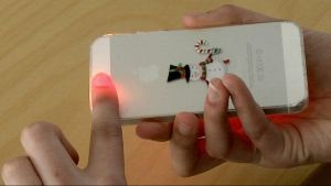 Withings aktiivisuusmittarin älypuhelin sovellus mittaa sykettä sormesta kameran avulla.