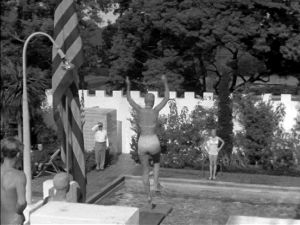 Uima-allaselämää Mr Tuovisen luona Kaliforniassa (1947).