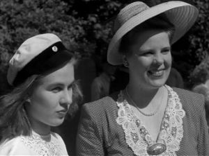 Amerikansuomalaisia juhannusjuhlijoita New Yorkissa (1947).