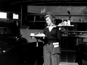 Uusinta uutta 1947: autoravintola!