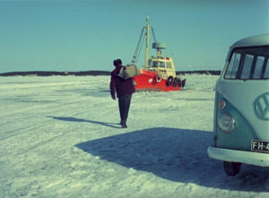 Postin kulku saaristoon ei talvisin ollut itsestäänselvyys. Postin toimintaa Lounais-Suomessa 1973.