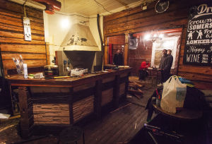 Baren i Art café Serendipity renoveras.