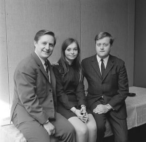 Kapellmästaren Ossi Runne, sångerskan Kristina Hautala och kompositören Esko Linnavalli i Eurovisionen 1968 Kapellmästaren Ossi Runne, sångerskan Kristina Hautala och kompositören Esko Linnavalli i Eurovisionen 1968