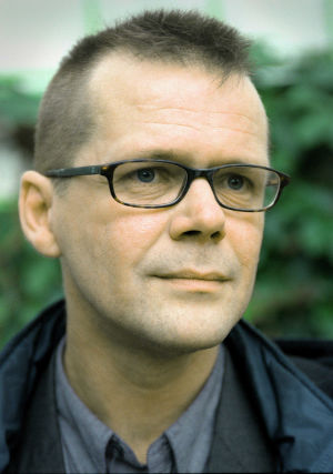 Kirjailija, käsikirjoittaja Kari Hotakainen.
