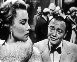 Linda Christian on kaunotar Valerie Mathis ja Peter Lorre on roisto Le Chiffre elokuvassa Casino Royale (1954)