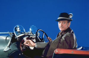 David Niven on eläkkeeltä töihin palaava Sir James Bond. David Niven on Sir James Bond elokuvassa Casino Royale (1967)