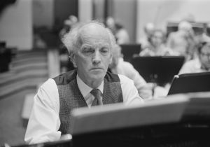 Einar Englund Helsingin juhlaviikoilla 1982 Jukka-Pekka Sarasteen johtaman RSOn solistina Einar Englund Jukka-Pekka Sarasteen johtaman RSOn solistina 1982