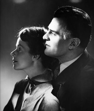 Eeva-Kaarina Volanen ja Tauno Palo elokuvassa Kolmiapila (1953).