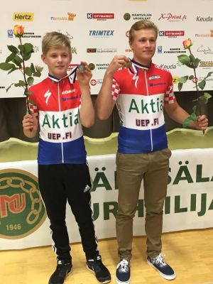 Lukas Selenius och Joakim Nordström med sina medaljer Lukas Selenius och Joakim Nordström med sina medaljer